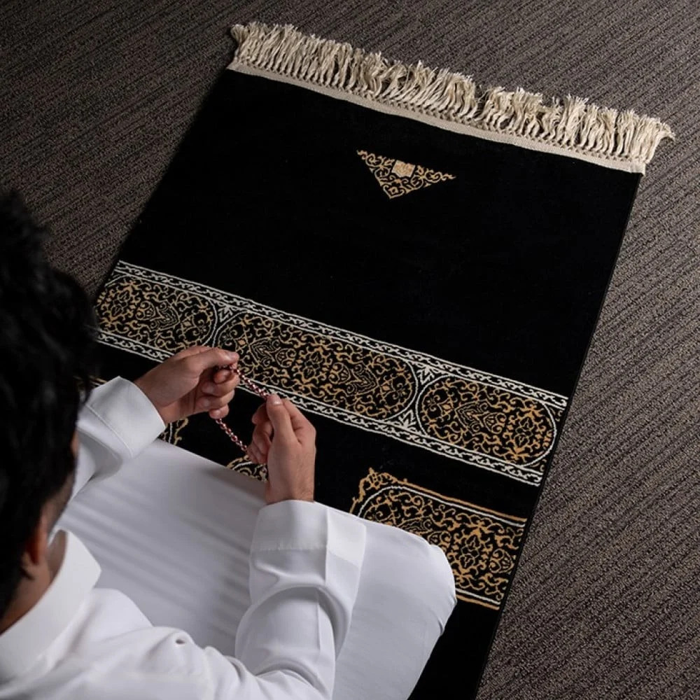 Embroidered Velvet Prayer Mat - Kaaba Design